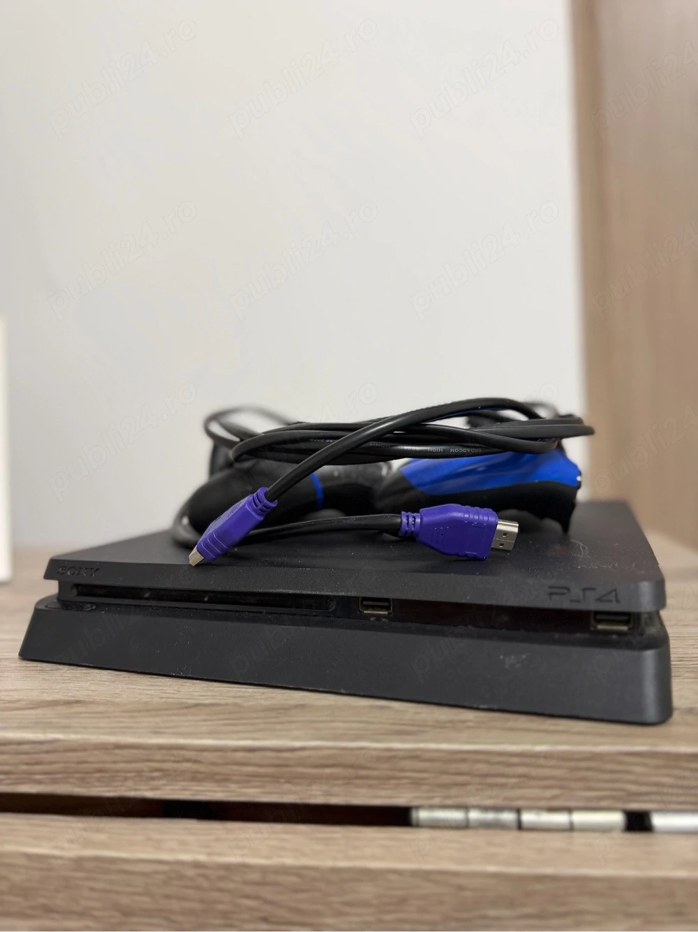 Playstation 4 slim 500 gb+2 controllere 