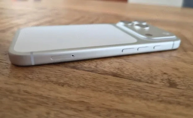 iPhone în stare foarte bună, original, curat și perfect funcțional, disponibil imediat
