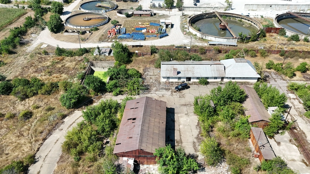 Teren intravilan 15.700 mp si constructii in zona Vrancart/Adjud/Vrancea