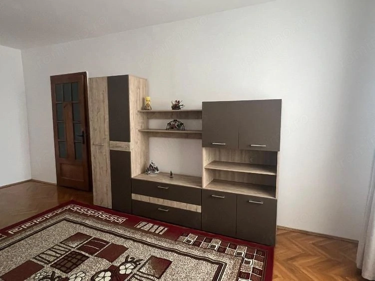 Inchiriez Apartament 3 camere decomandat