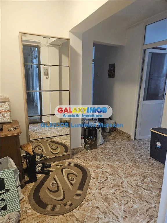 Vanzare apartament 3 camere decomandat Targoviste Central