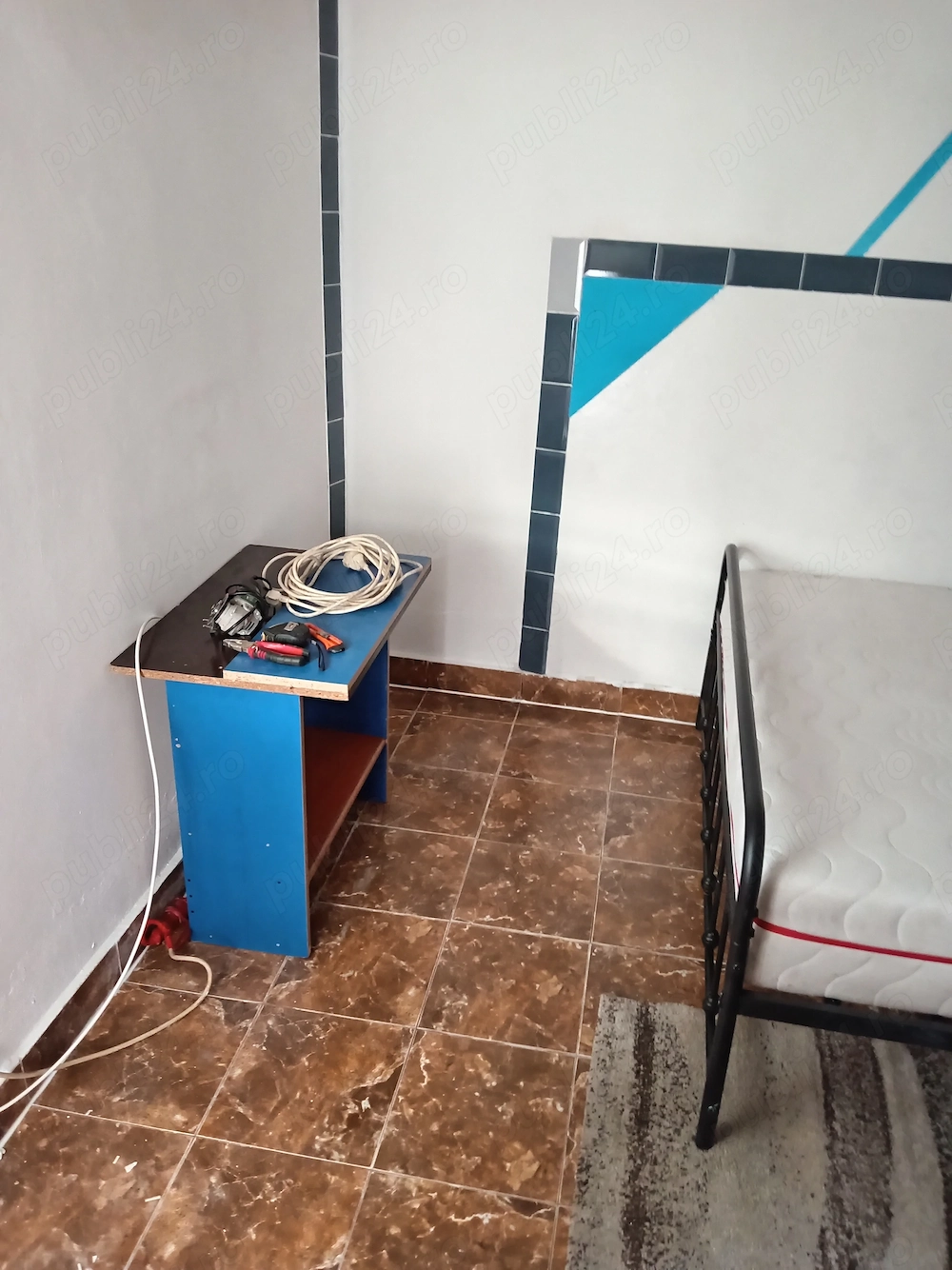 Giulesti sarbi, garsoniera la curte ,fara garantie