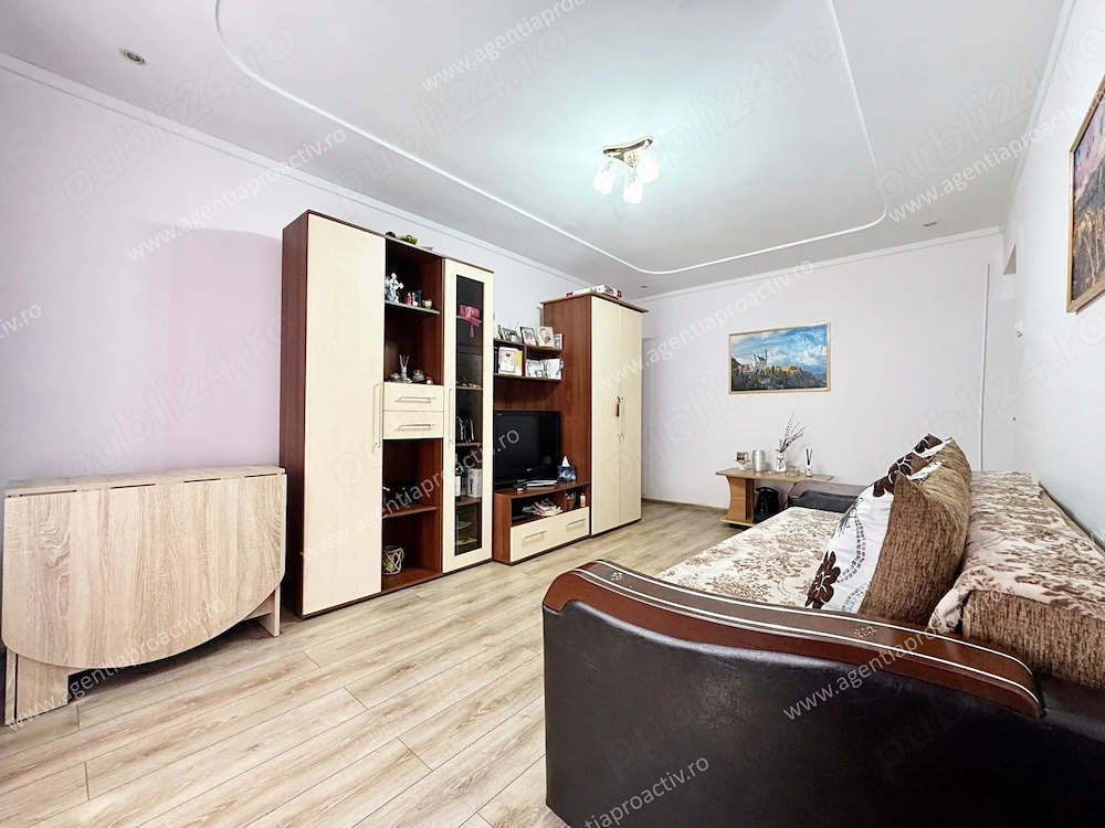 Apartament cu 2 camere dec., situat la parter, în cartierul Micro 21.