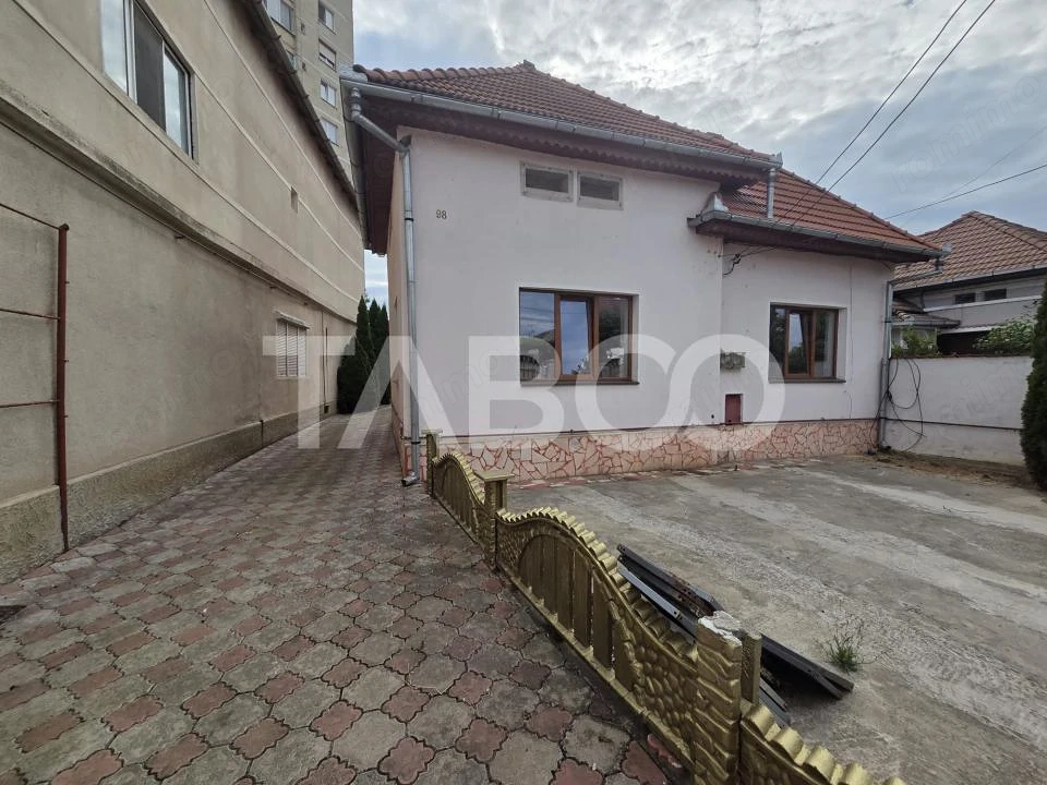 Casa 4 camere de vanzare zona Negoiu singur in curte