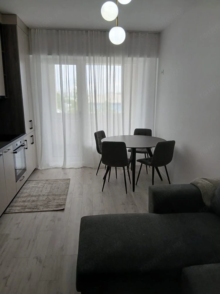 Apartament cu 2 camere tip studio de închiriat.
