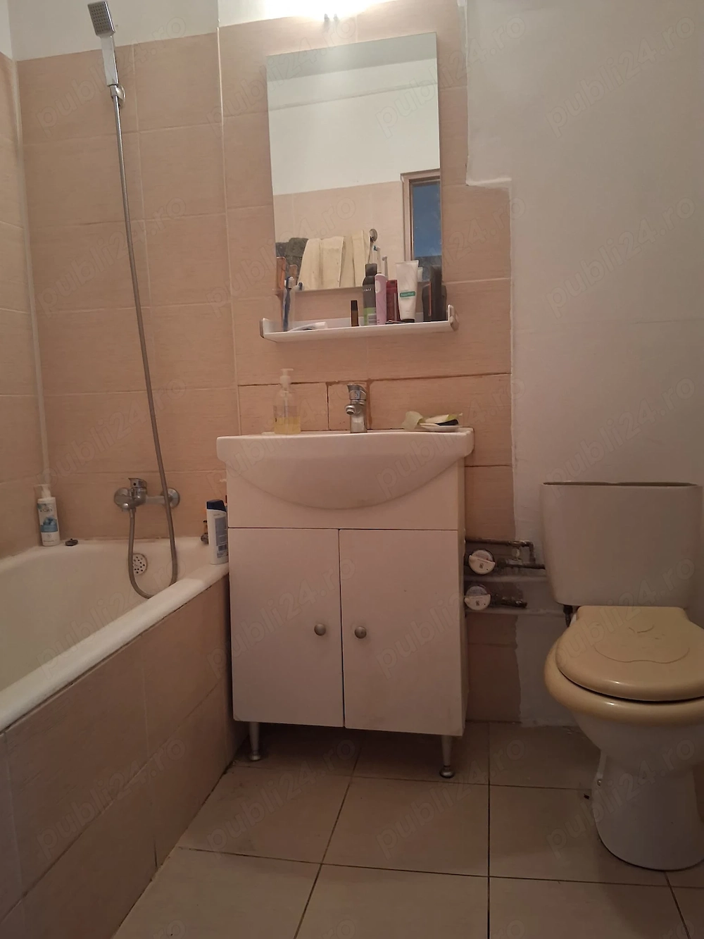 Apartament 3 camere de vânzare 