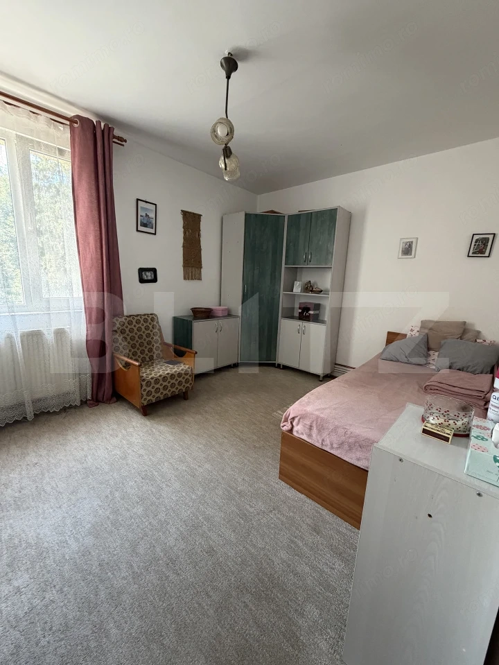 Apartament cu 2 camere, decomandat, la aproximativ 300 de metri de UMFST.