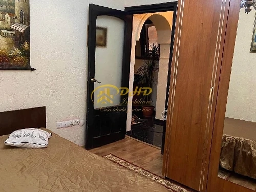 Apartament 2 damere decomandate, in zona centrala-Podul de Fier.