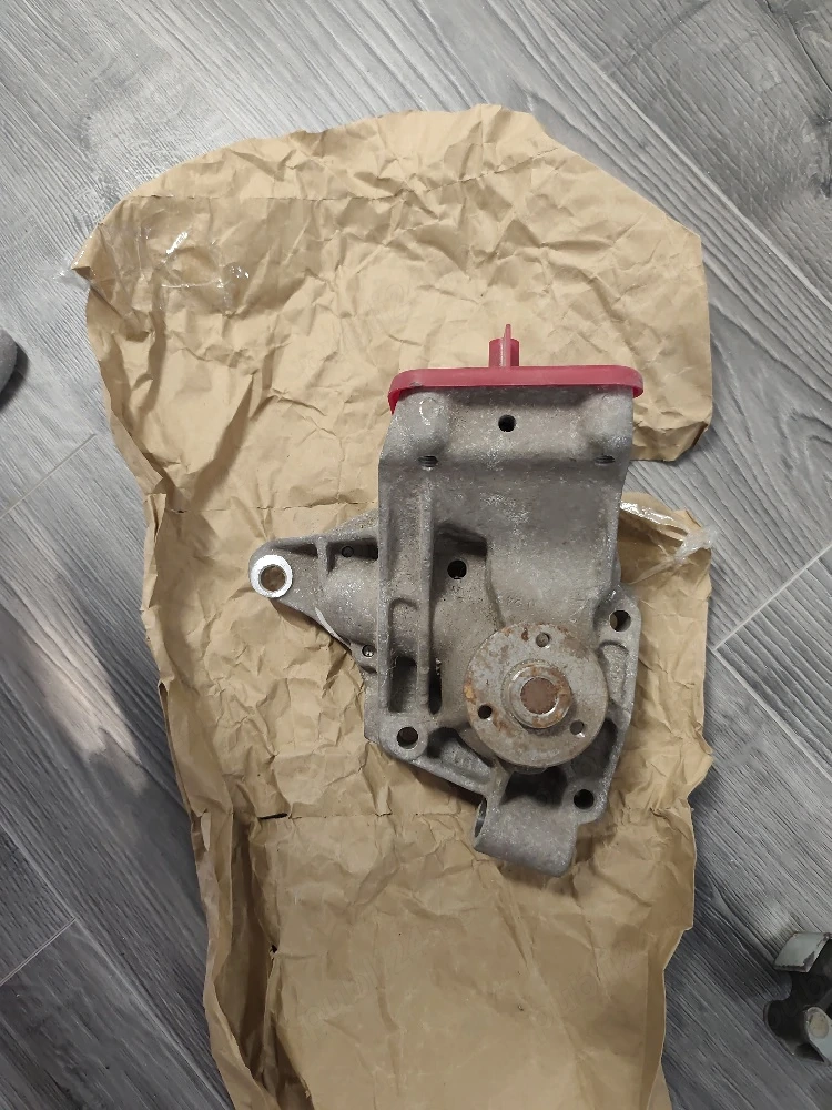 pompa apa Opel Movano Master II 2.5 2.8 Dti original nou