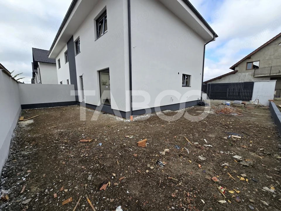 Casa tip duplex de vanzare 125 mpu predare la alb in Selimbar Sibiu