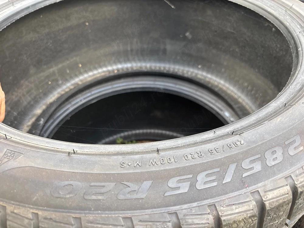 vand doua anvelope 285/35/20