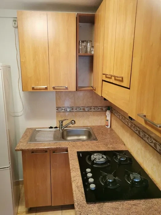 Închiriez Garsonieră 32,3 mp, B-dul G. Enescu, SUCEAVA, 1500 lei- Tel.  