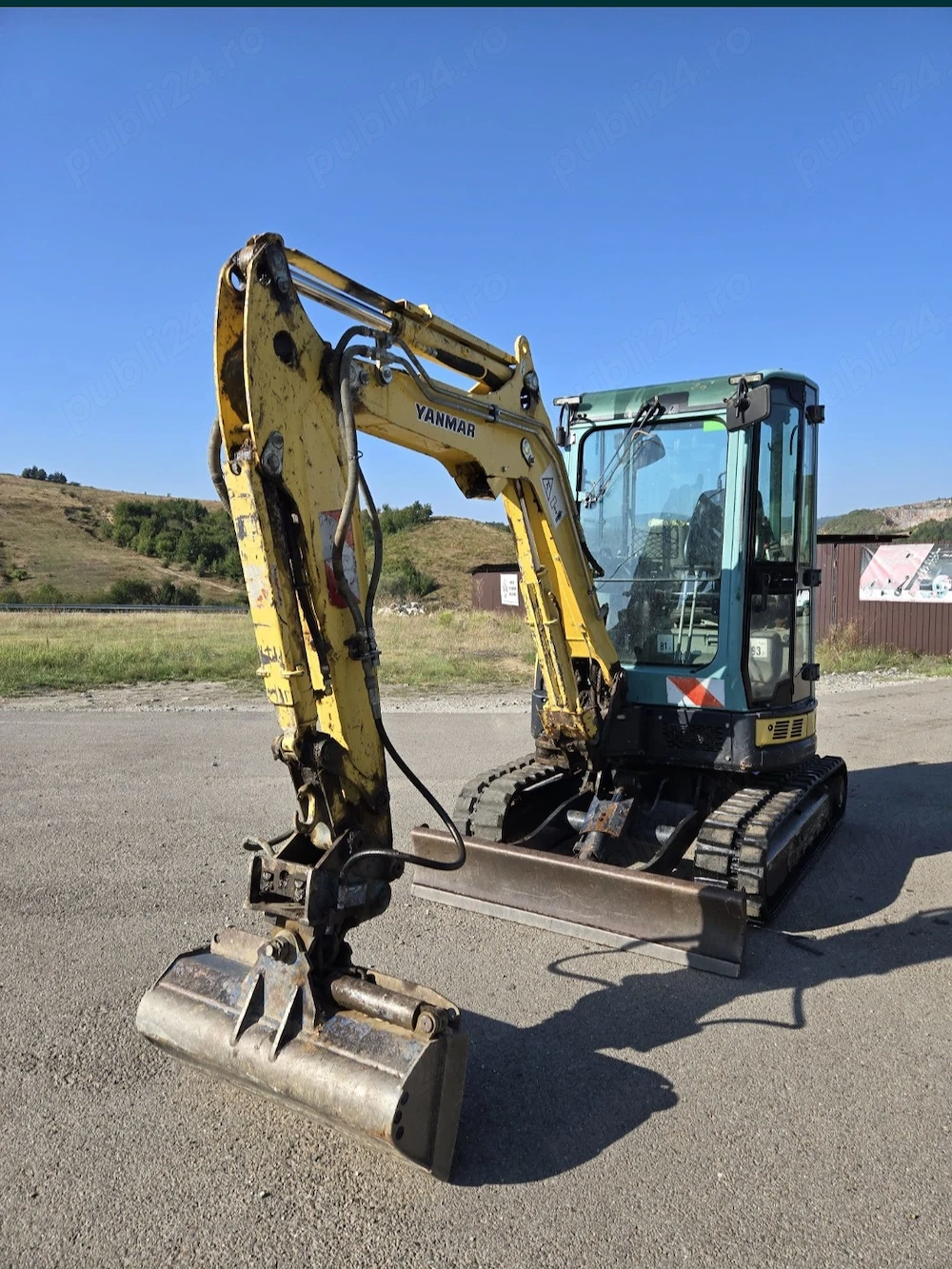 Miniexcavator yanmar vio33