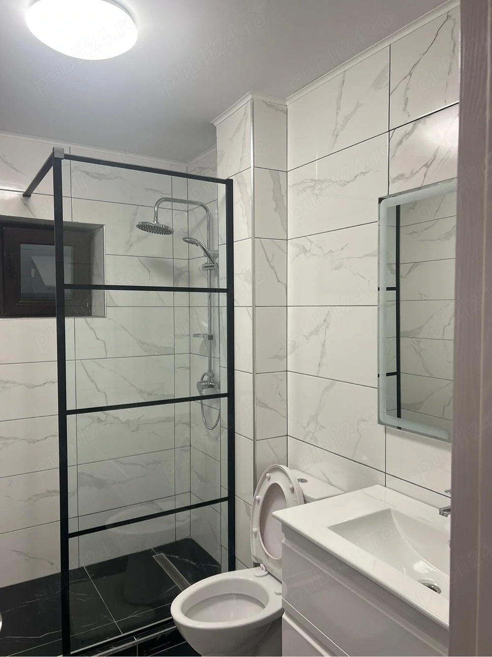 De vanzare Apartament 3 camere situat pe str Mihai Viteazu,la sosea vis a vis de Mall Aurora