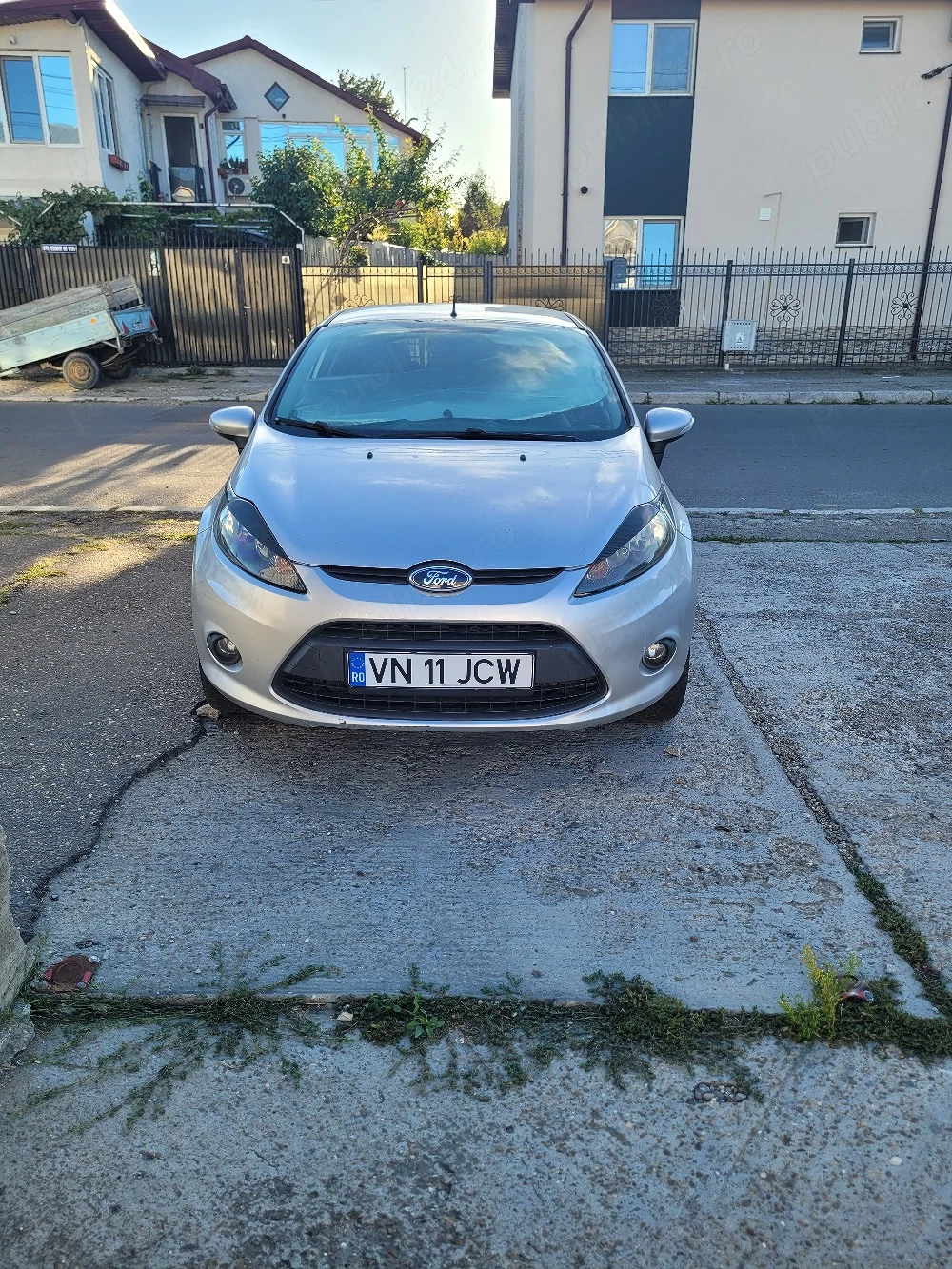 vând Ford fiesta automat 1.4 benzina din 2011