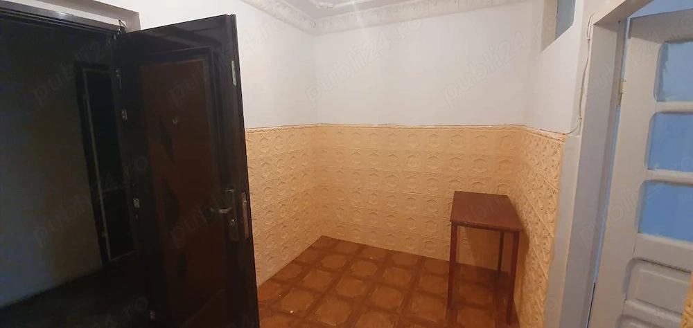 DE VÂNZARE 2 Garsoniere in navodari