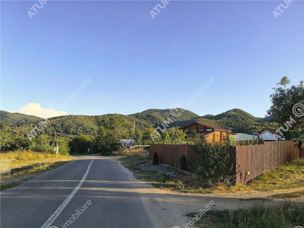 Teren intravilan 1025 mp cu acces utilitati si la drum in Sibiel