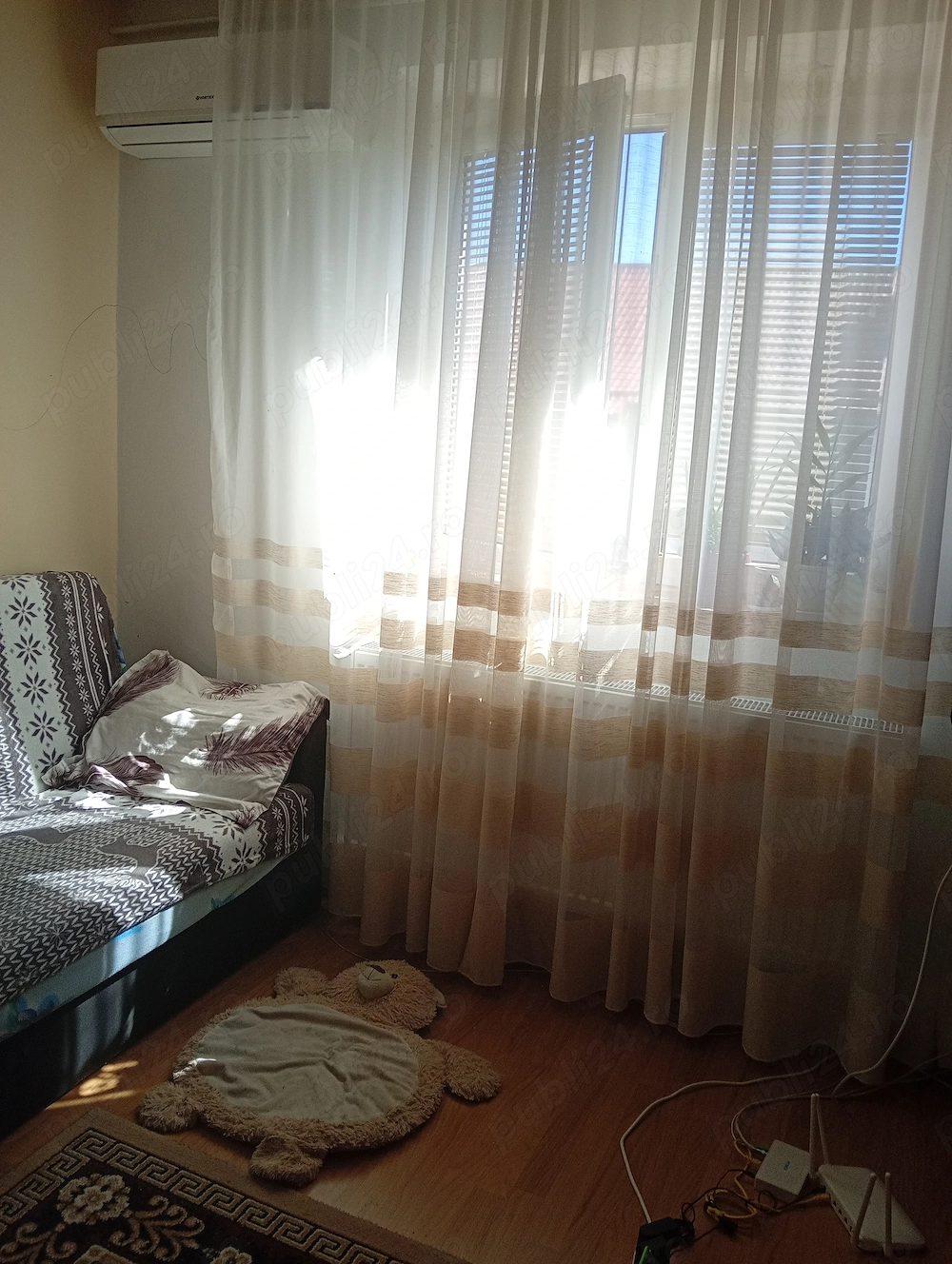 Proprietar Vând apartament 2 camere  doar pentru persoane, exclus agenții 