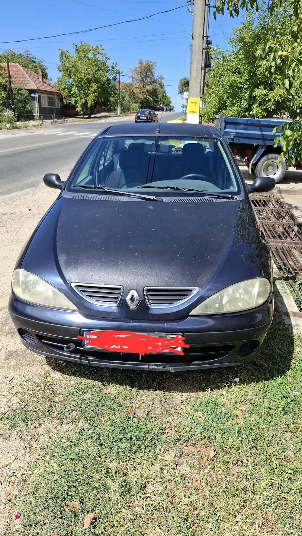 Vind Renault Megane Clasic benzina 2001 5 usi
