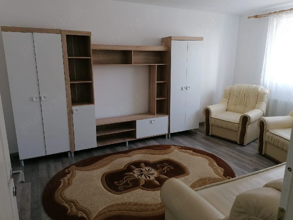 închiriez garsonieră 
