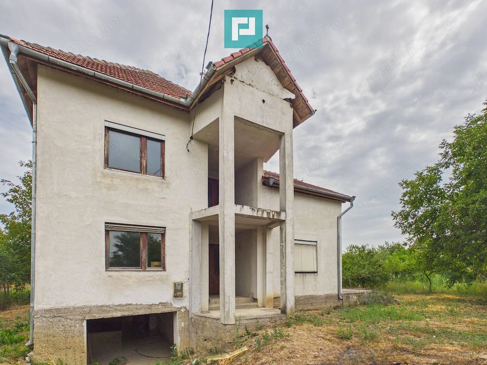 Casă nouă cu etaj, în localitatea Almaș, Arad