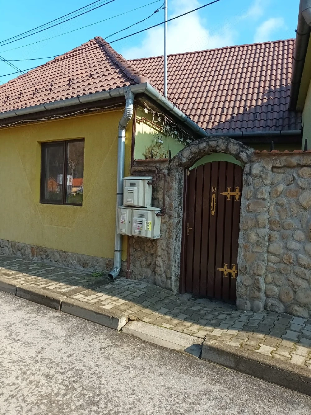 Vand casa zona cornesti