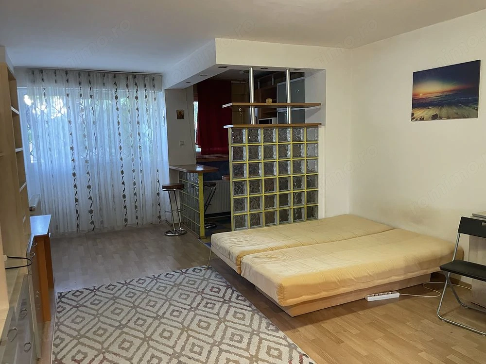 Inchiriez garsoniera str. Turda