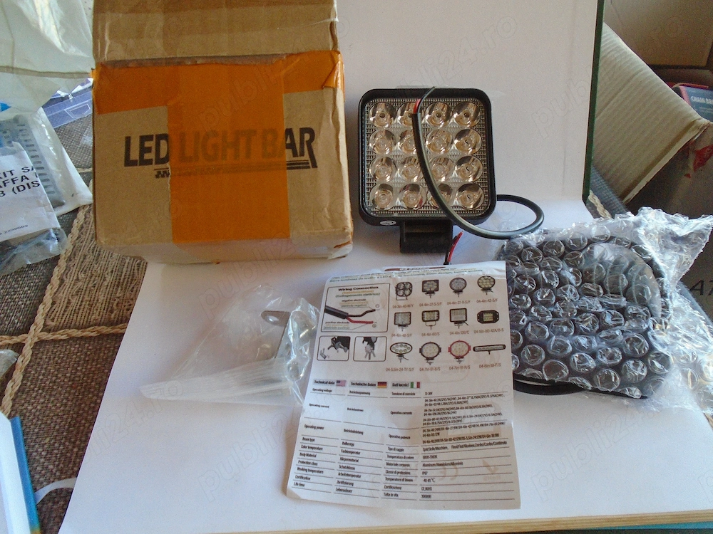 Set 2 Proiectoare LED Auto Off-Road / Lucru 48W, 12V-24V, Pătrate, Noi