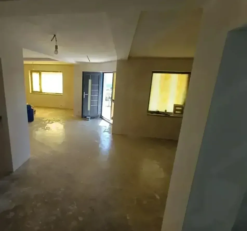 echipa de zugravi si nu numai executam lucrari de calitate