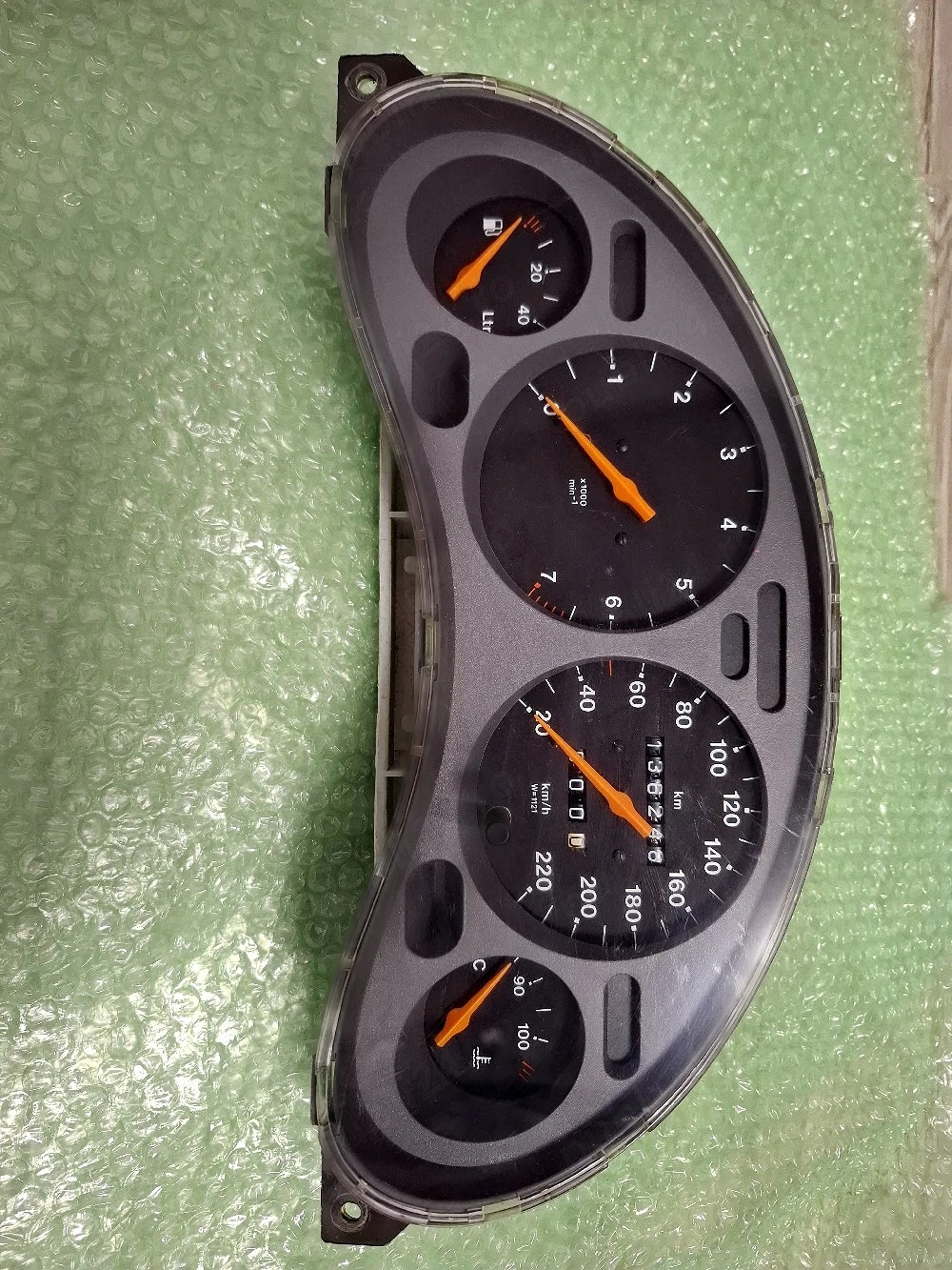 Ceasuri bord Opel Tigra A 