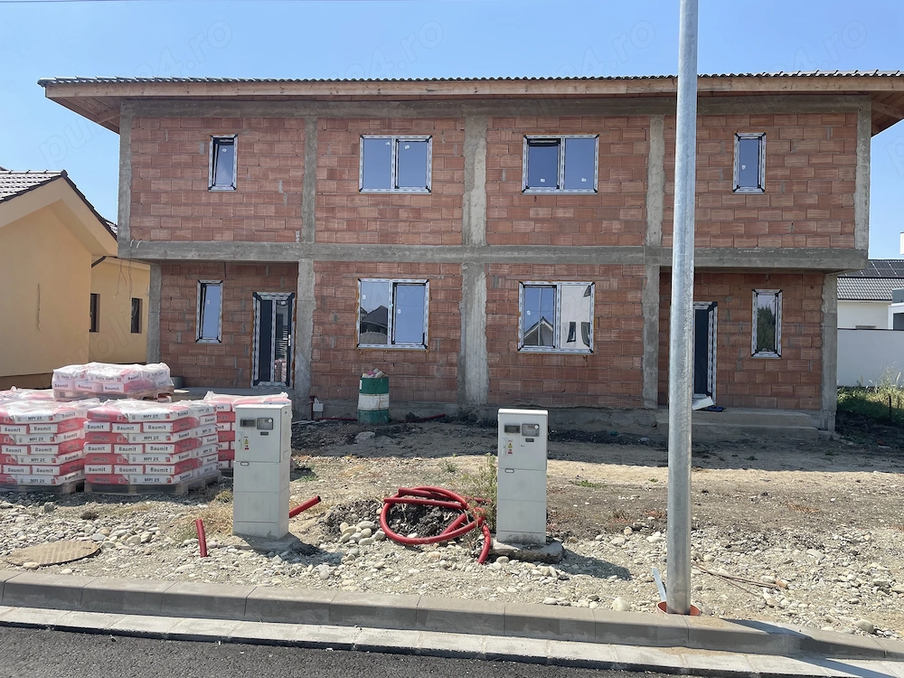 Proprietar,vând jumătate duplex