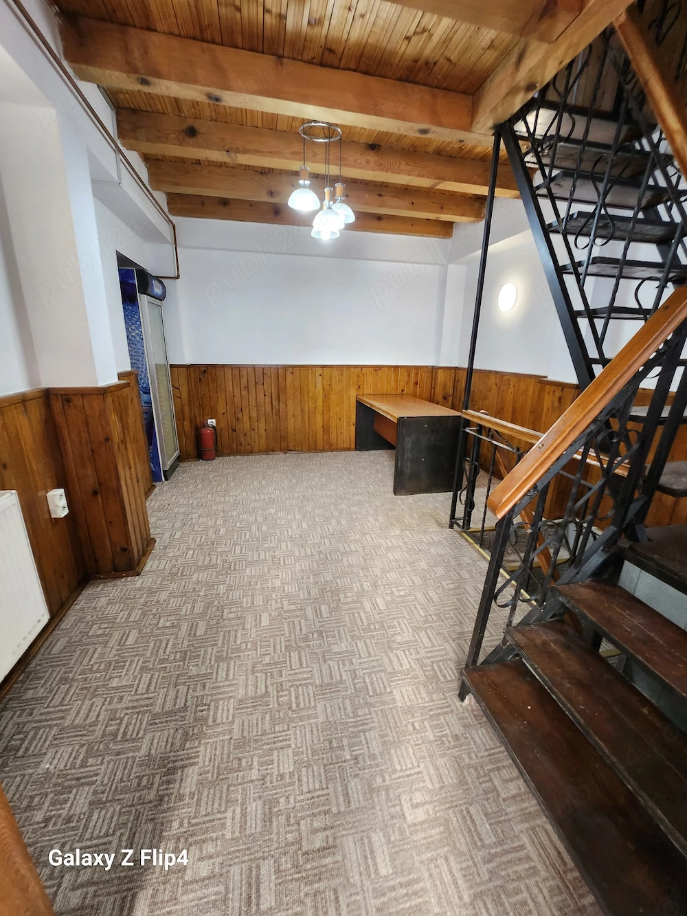 Inchiriez triplex 55 mp la Universitate, singur in cladire