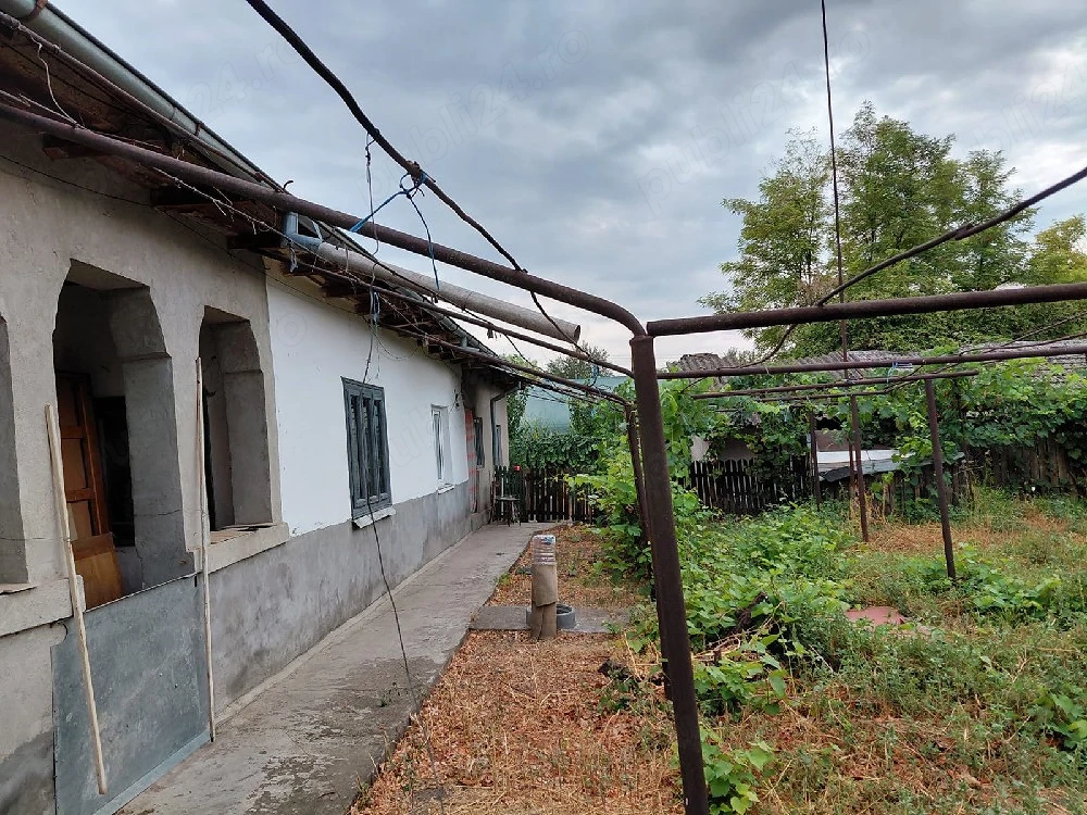 Vand casa 25 000 euro