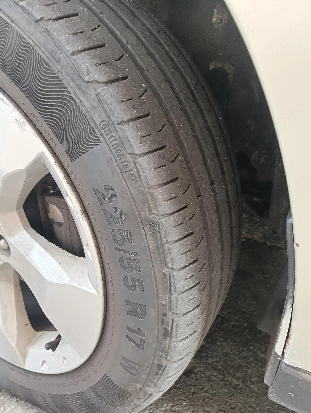 Anvelope vara continental 225/55r17 ca noi vand tot setul .Doar anvelope fara jante!
