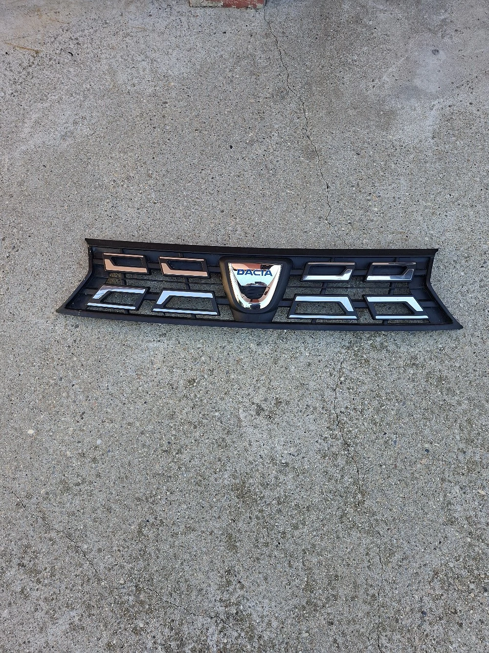 Grila bara fata Dacia Duster hjd
