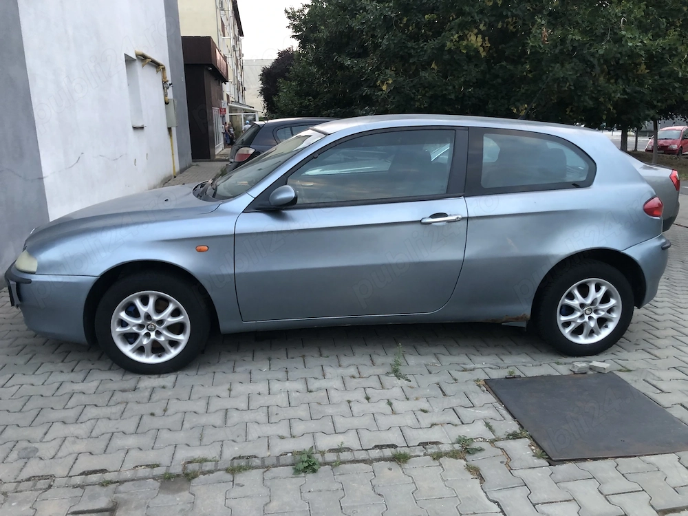 Vând Alfa Romeo 147 1,6 benzină