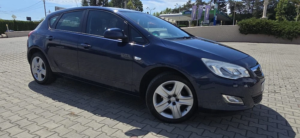 Opel Astra J, 2011, 132000 km