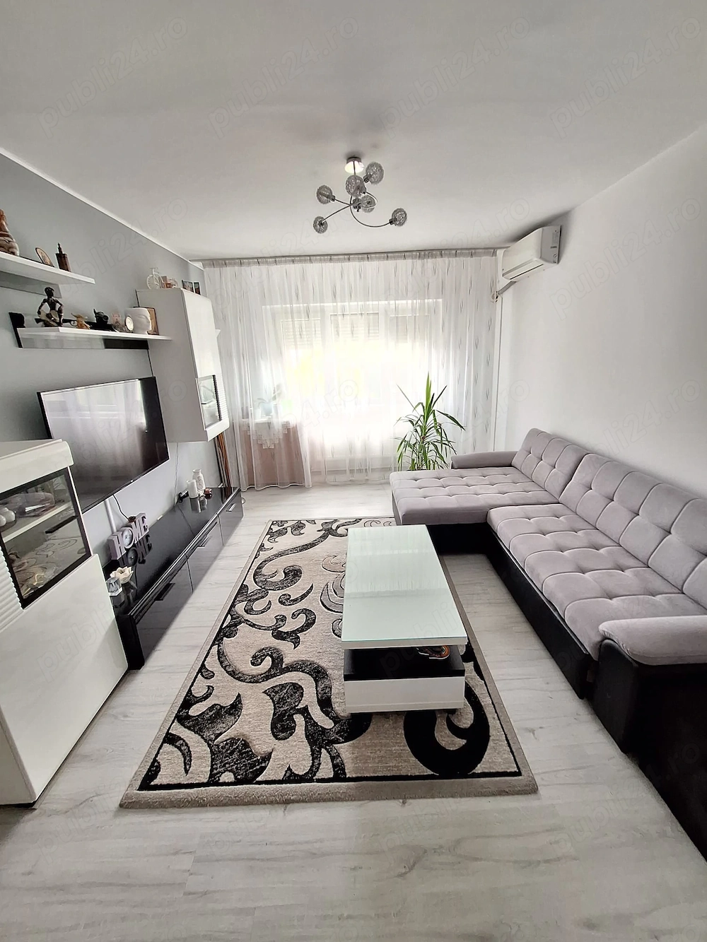 Vanzare apartament 3 camere , Piata Centrala