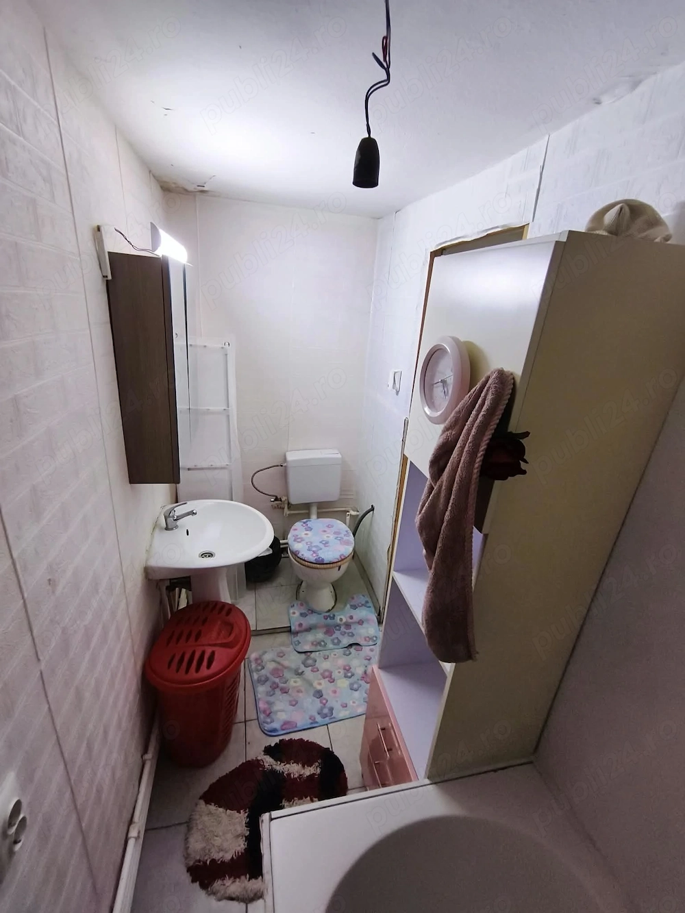 Casa la curte, 2 camere, dressing, camara, foisor, loc parcare