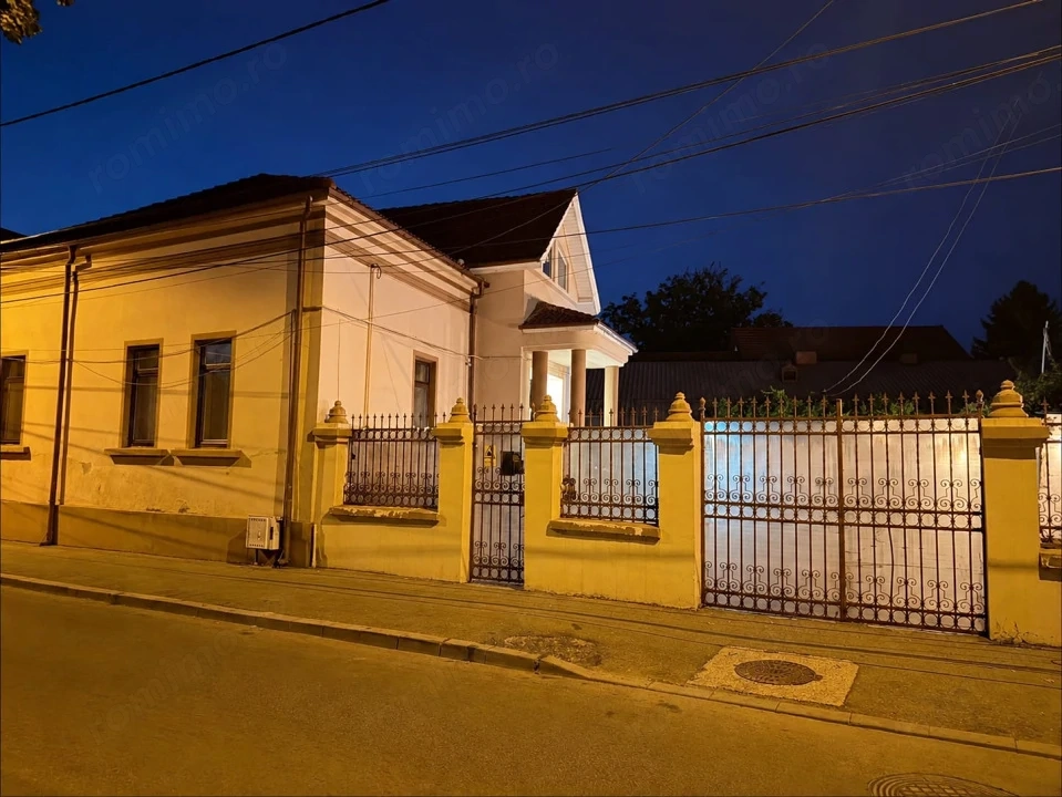 Casa parter, 166 mp, 447 pm teren, zona Biserica Madona Dudu