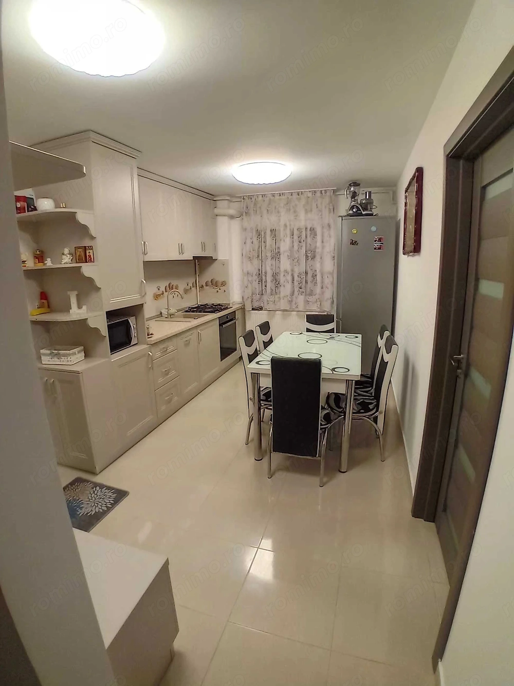 De inchiriat apartament 4 camere in zona Piata Doina