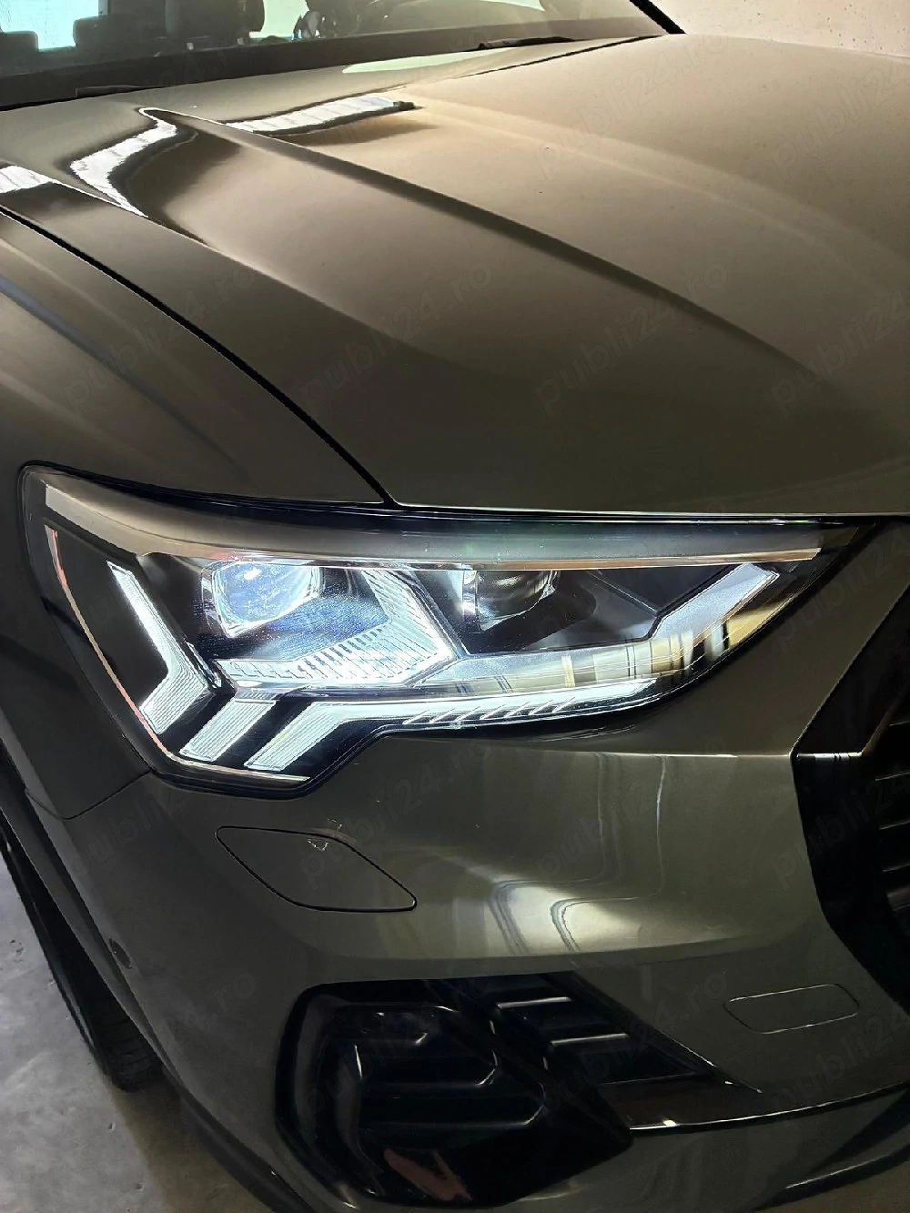 vând far Audi Q3 2018