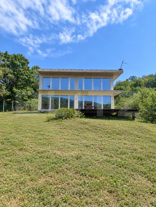 Vilă modernă 300 mp + 3,27 ha teren , Gothatea / Gurasada - 30 km Deva