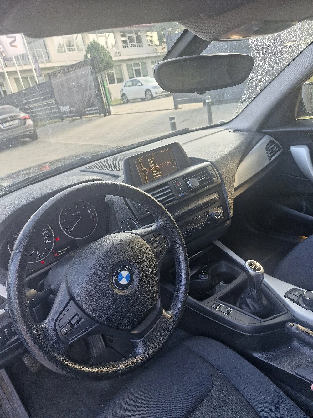 Vând BMW 116i TwinTurbo, an fabricație 2011, cu 152.000 km, culoare neagră, 4 uși și unic proprietar
