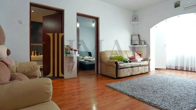 Apartament 2 camere de v #226;nzare – Micro 9, T #226;rgovi #537;te – modernizat, Scoala 8.