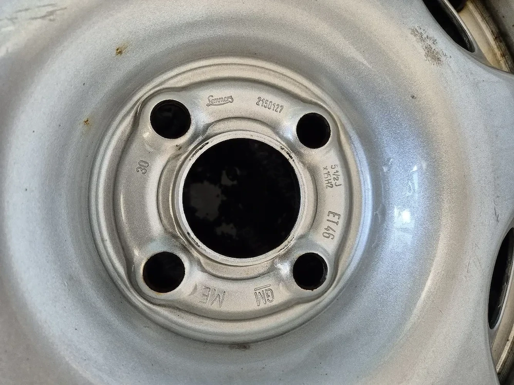 Vand o janta marca GM, pe 15"