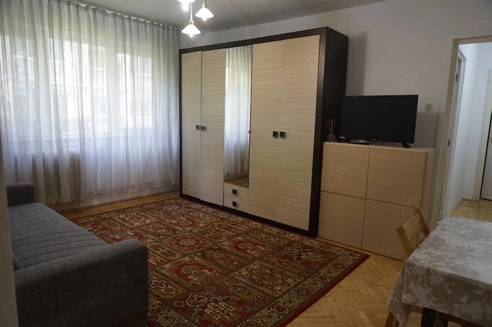 Langa Spitalul Judetean. Centrala termica proprie. Mobilat si utilat.