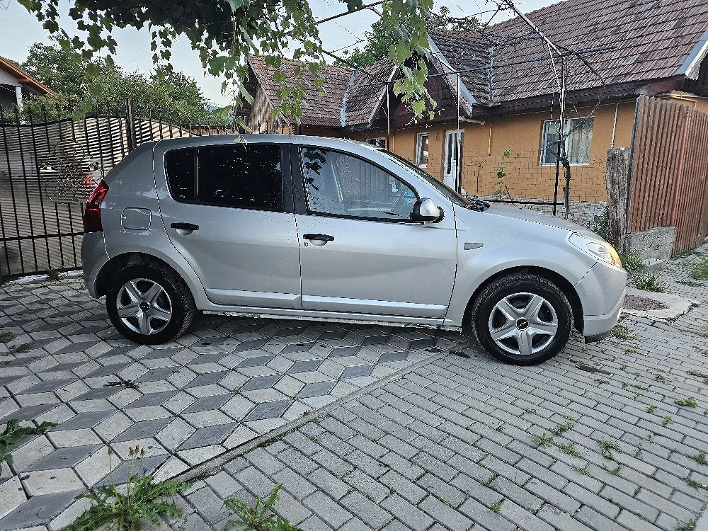 Dacia sandero benzina si GPL