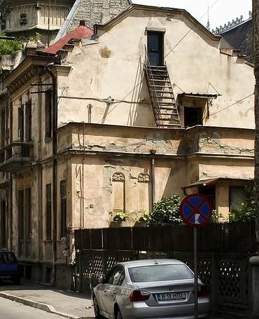 Vand casa si curte in zona centrala premium