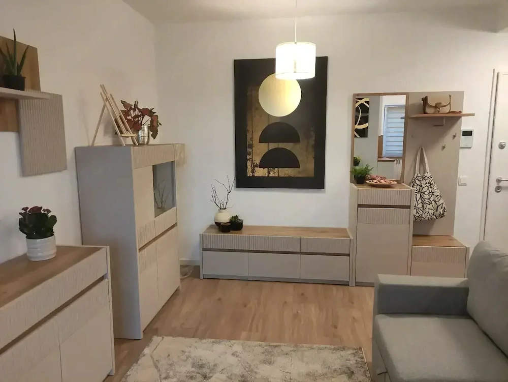 PROPRIETAR 2 camere 56 mp, Doamna Ghica, Quartier Azuga, Prima inchiriere. Totul Nou
